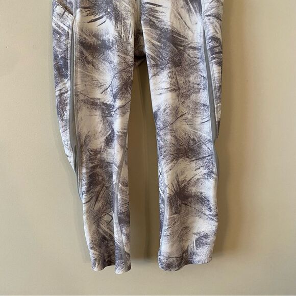 Lululemon Pace Perfect Crop (17") Breeze by White Light Cast / Light Cast - Picture 10 of 16